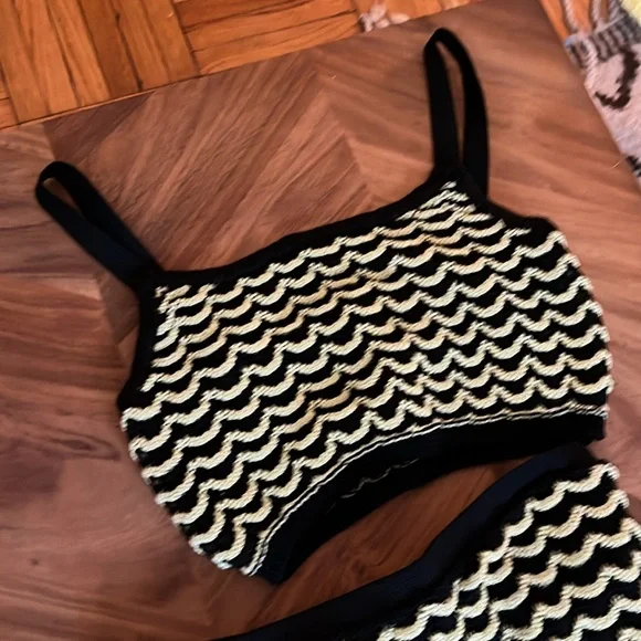 Zara Knit Two Piece Black and Yellow Scallop Striped Outfit - Picture 2 of 7